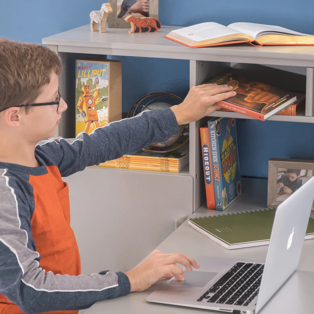 Gray Kids Desk and Chair with Storage Z253471