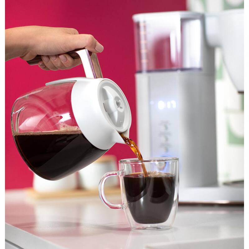 Matte White 10 Cup Drip Coffee Maker with Glass Carafe W897